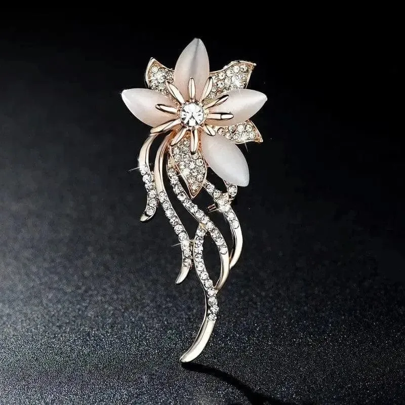 🌟 Temperament Crystal All-match Brooch - Elegantly Simple 🌟