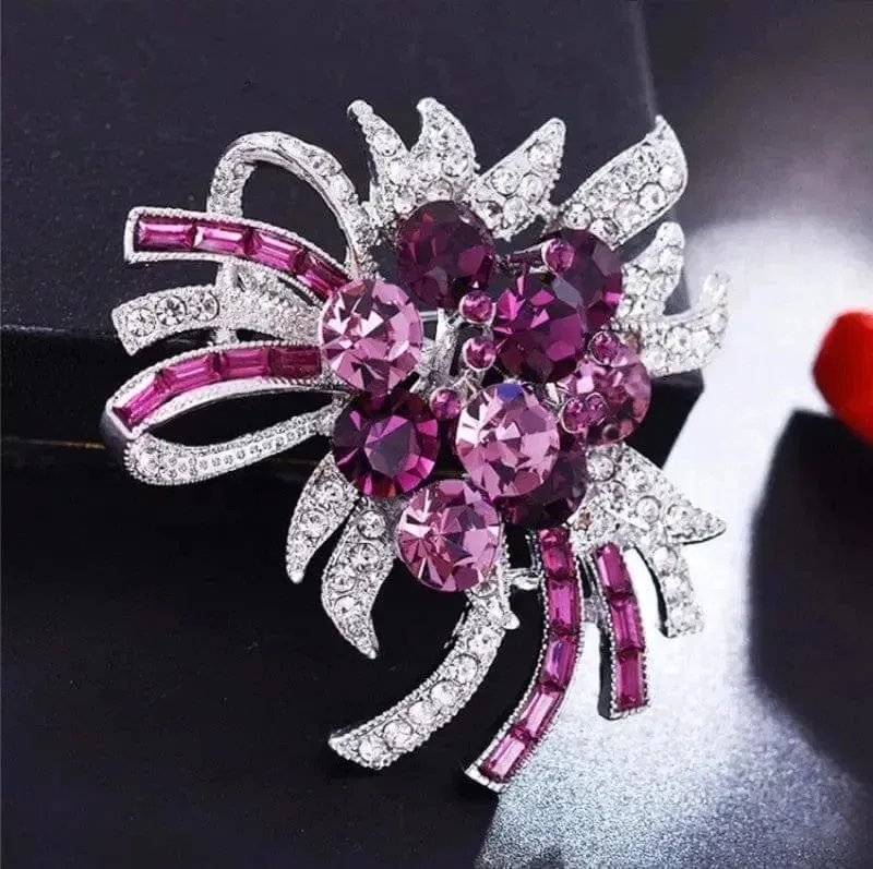 🌟 Temperament Crystal All-match Brooch - Elegantly Simple 🌟