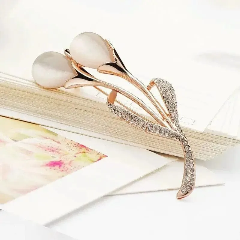 🌟 Temperament Crystal All-match Brooch - Elegantly Simple 🌟