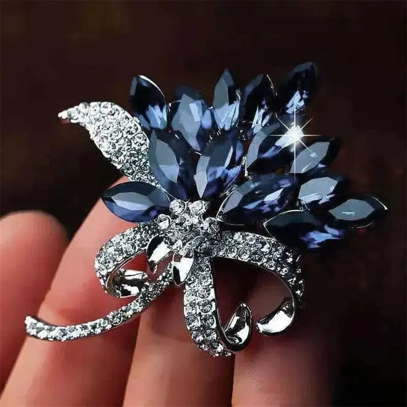 🌟 Temperament Crystal All-match Brooch - Elegantly Simple 🌟