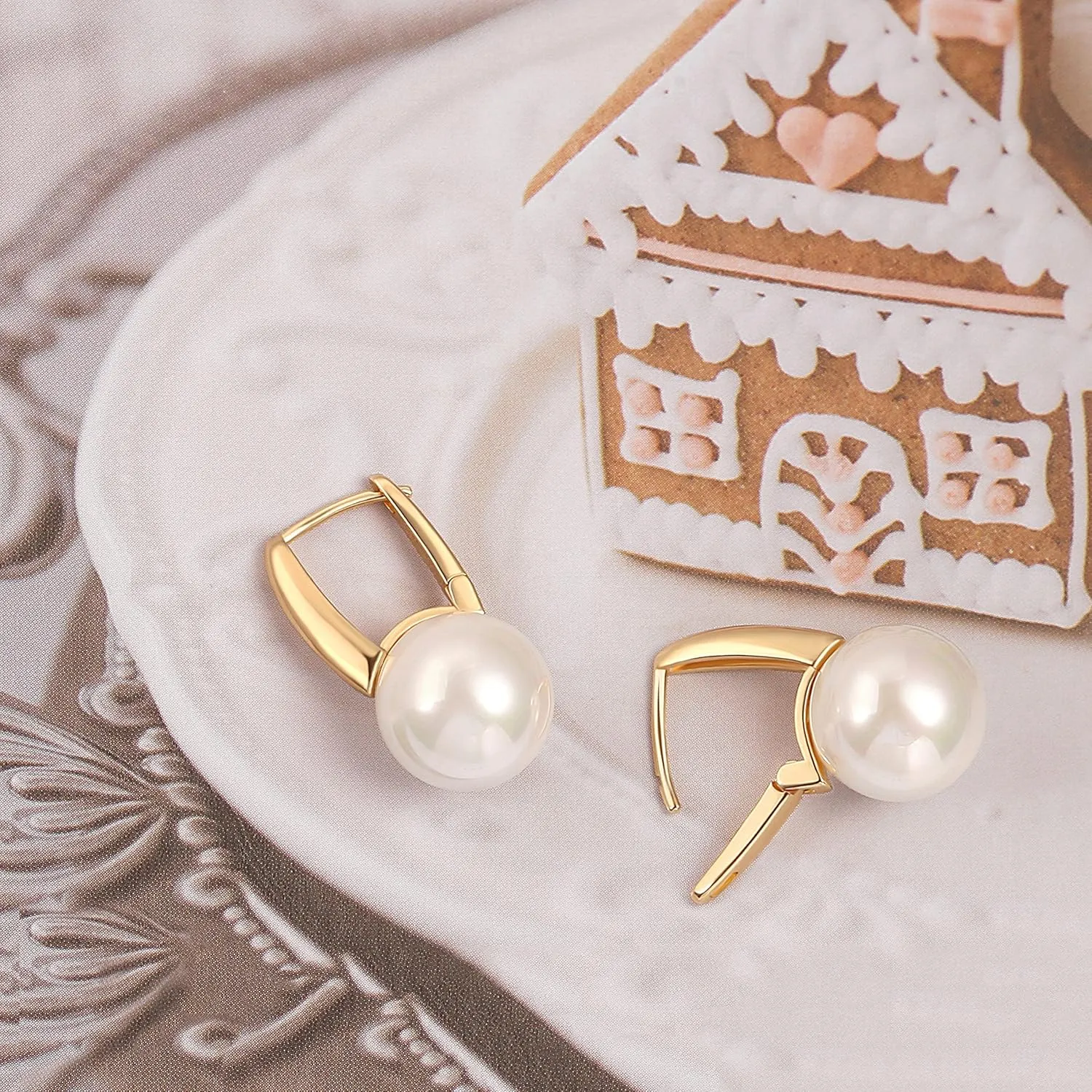 18K Gold Plated Leverback Hoop Handpicked White Shell Pearl Drop Dangle Earring for Women Minimalist Pearl Stud Ear Jewelry for Wedding Bridesmaids Gift