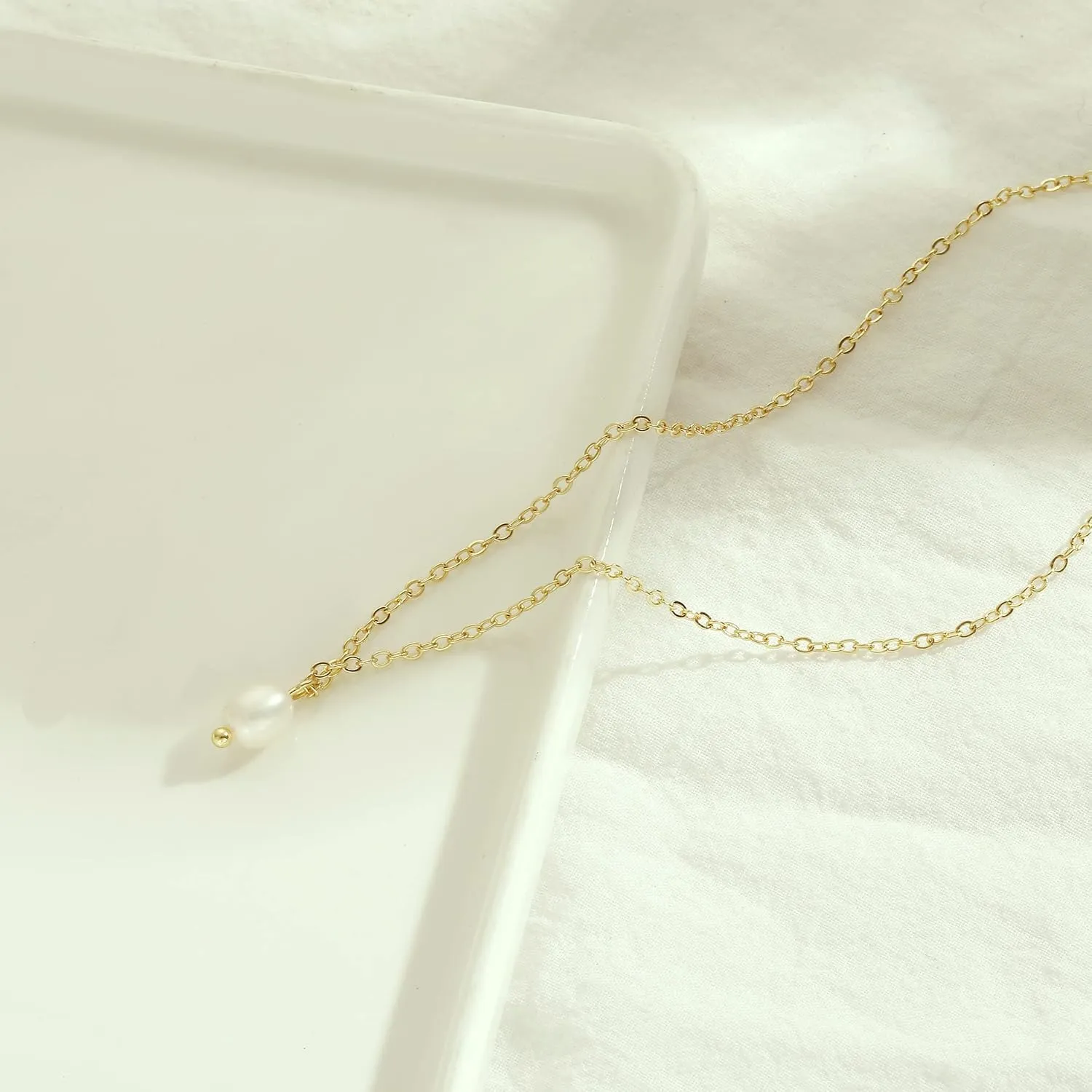 ASCOMY Dainty Pearl Necklaces for Women 14K Gold Plated Chunky Half Pearl Half Chain Toggle Necklace Minimalist Pearl Cuban Paper Clip Toggle Clasp Chain Everyday Jewelry