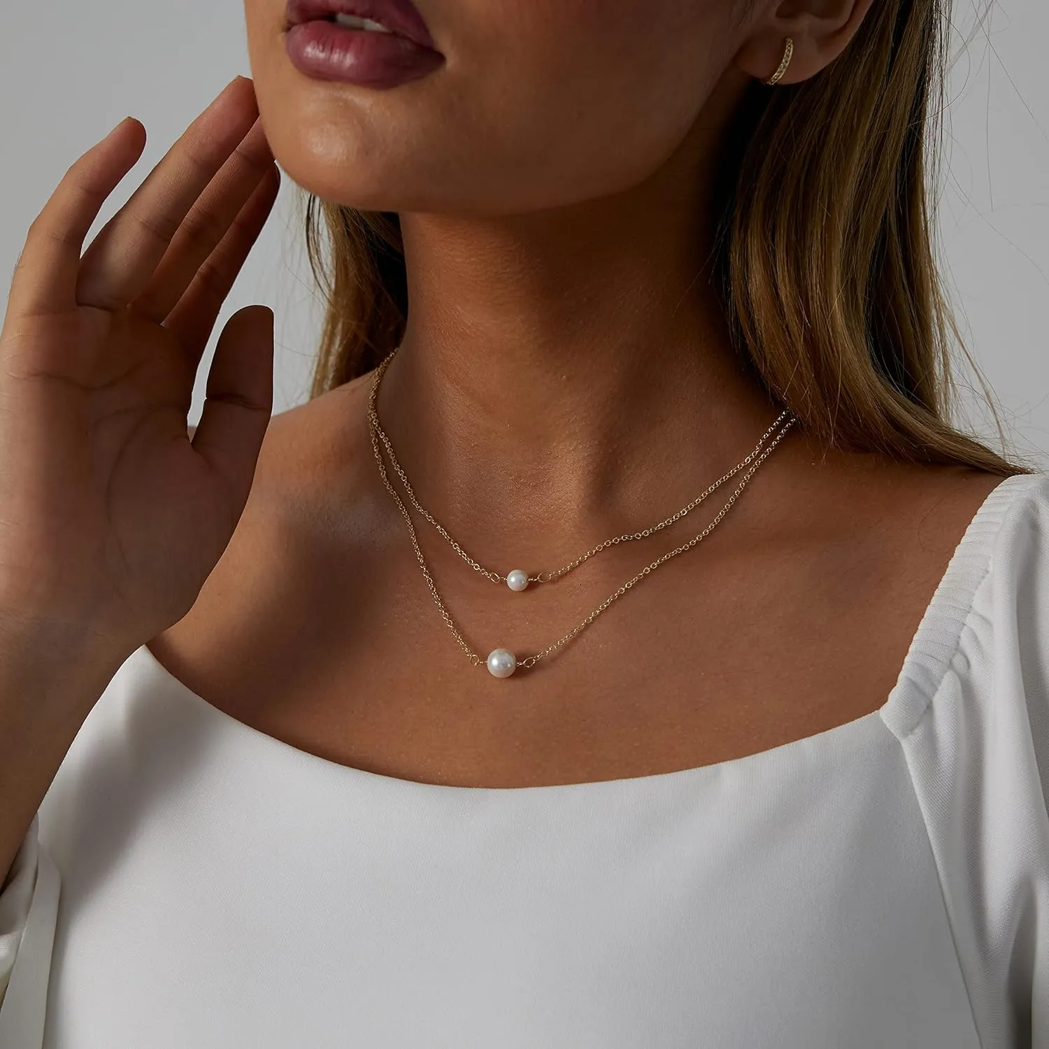 ASCOMY Dainty Pearl Necklaces for Women 14K Gold Plated Chunky Half Pearl Half Chain Toggle Necklace Minimalist Pearl Cuban Paper Clip Toggle Clasp Chain Everyday Jewelry