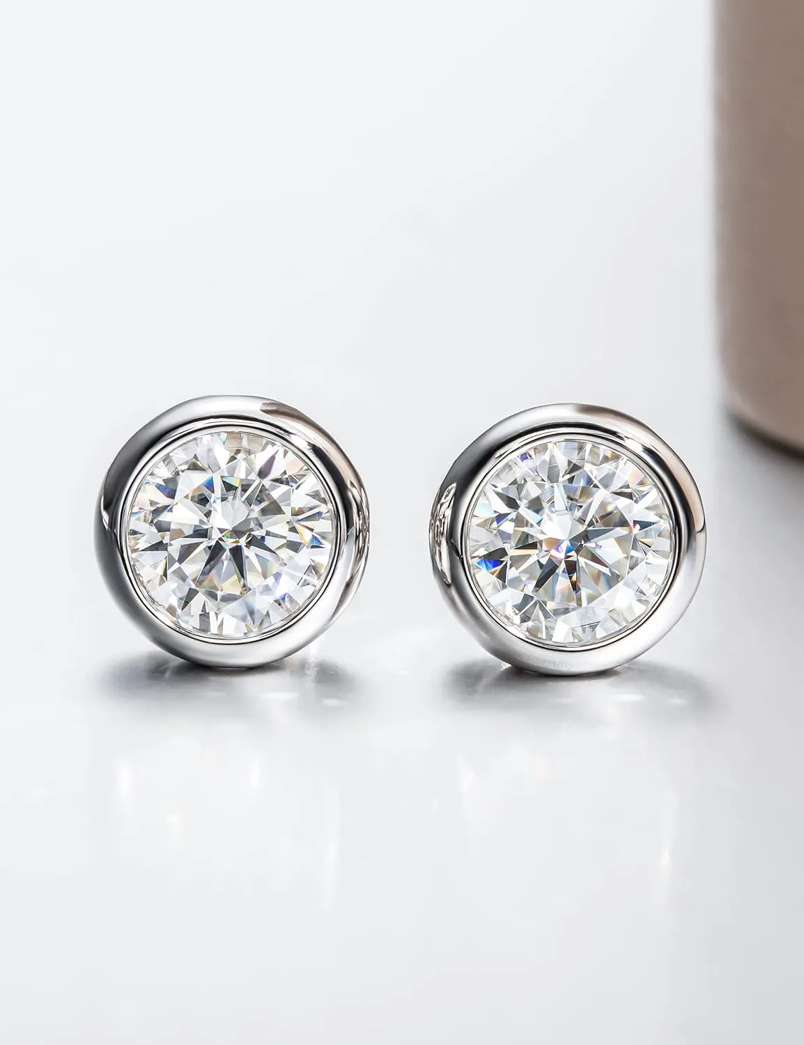 Bezel Moissanite Earrings Stud for Women 1-2 cttw Brilliant Round Cut D color VVS Moissanite Platinum-Plated Sterling Silver Stud Earrings Friction Back Engagement Anniversary Promise Christmas Birthday