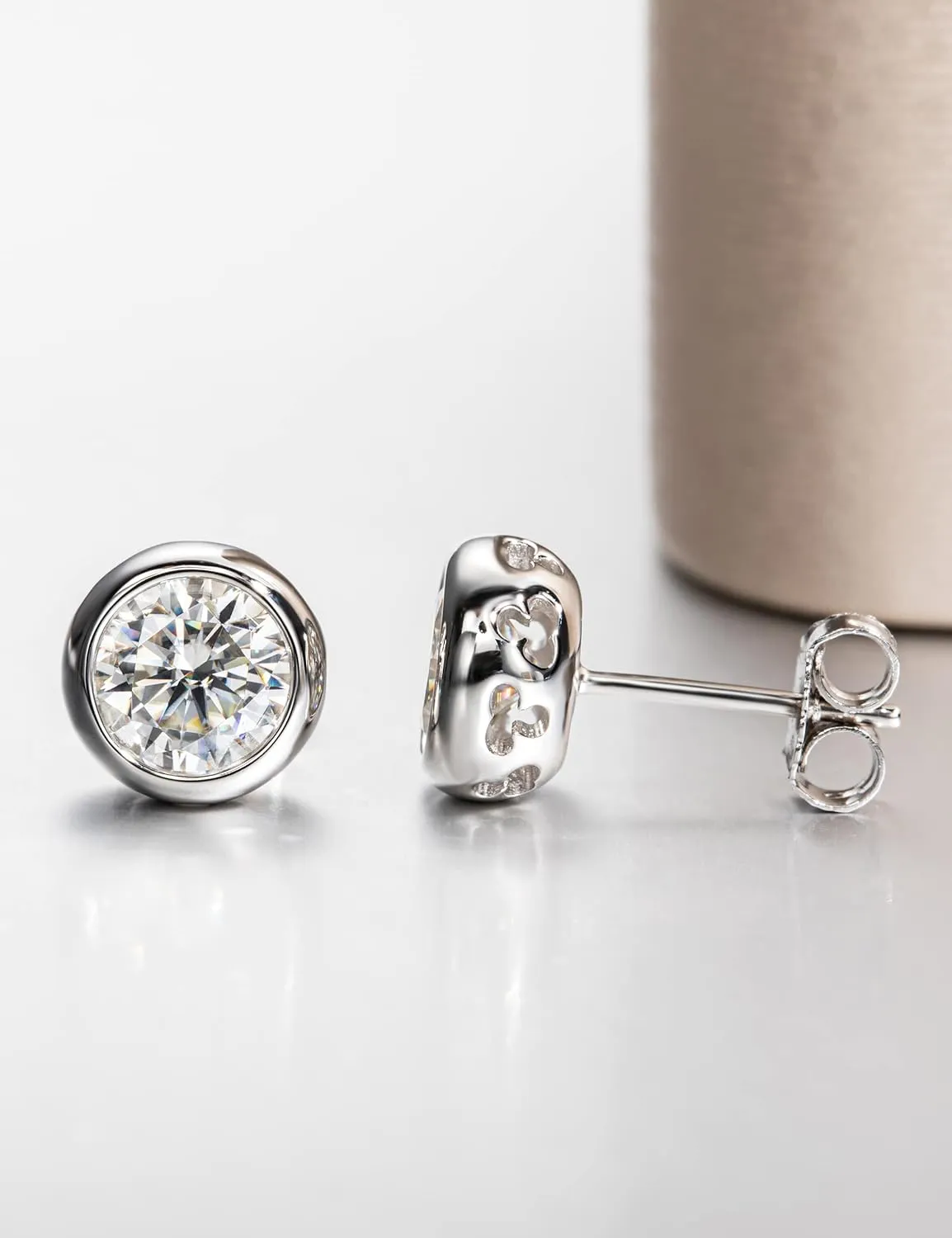 Bezel Moissanite Earrings Stud for Women 1-2 cttw Brilliant Round Cut D color VVS Moissanite Platinum-Plated Sterling Silver Stud Earrings Friction Back Engagement Anniversary Promise Christmas Birthday