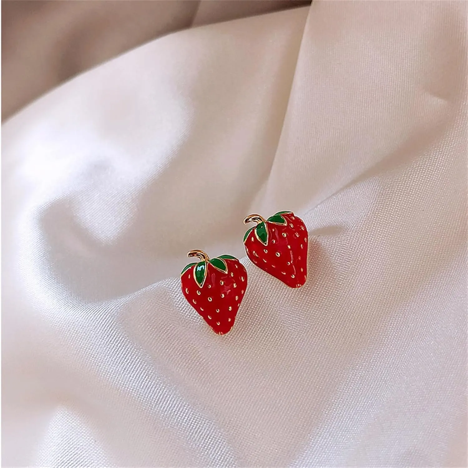 coadipress 2 Pairs Cute Strawberry Fruits Stud Earrings for Women Lifelike Small Strawberry Earrings Dainty Summer Vacation Birthday Jewelry Gifts
