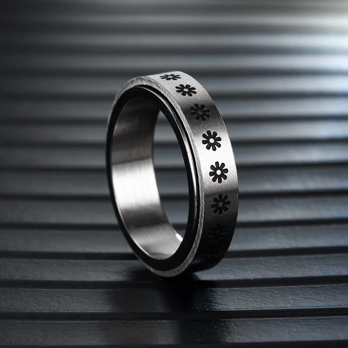 COLORFUL BLING 316L Stainless Steel Spinner Anxiety Band Ring 8/6mm Star Moon Sun Flower Fidget Ring Relieving Stress Engagement Promise Cool Biker Jewelry for Women Men Couple