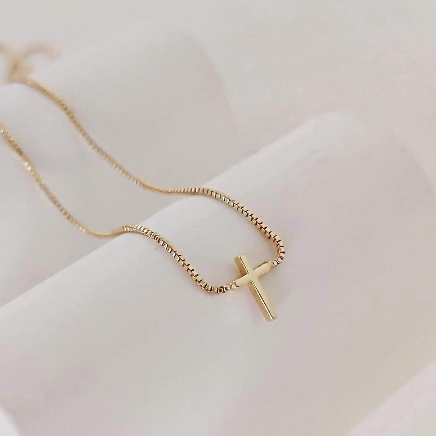 Cross Necklace for Women Dainty 14K Gold Silver Plated Small Cross Pendant Choker Simple Cute Cross Gold Necklace for Women Trendy Faith Jewelry Gift