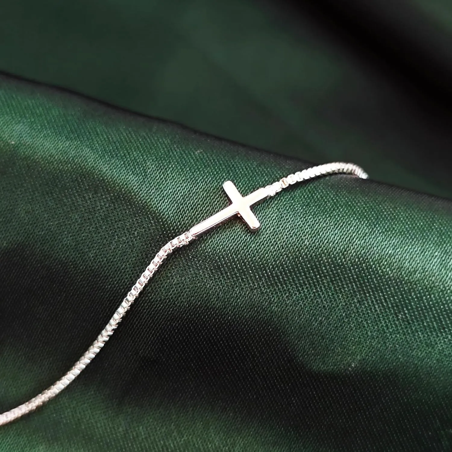 Cross Necklace for Women Dainty 14K Gold Silver Plated Small Cross Pendant Choker Simple Cute Cross Gold Necklace for Women Trendy Faith Jewelry Gift