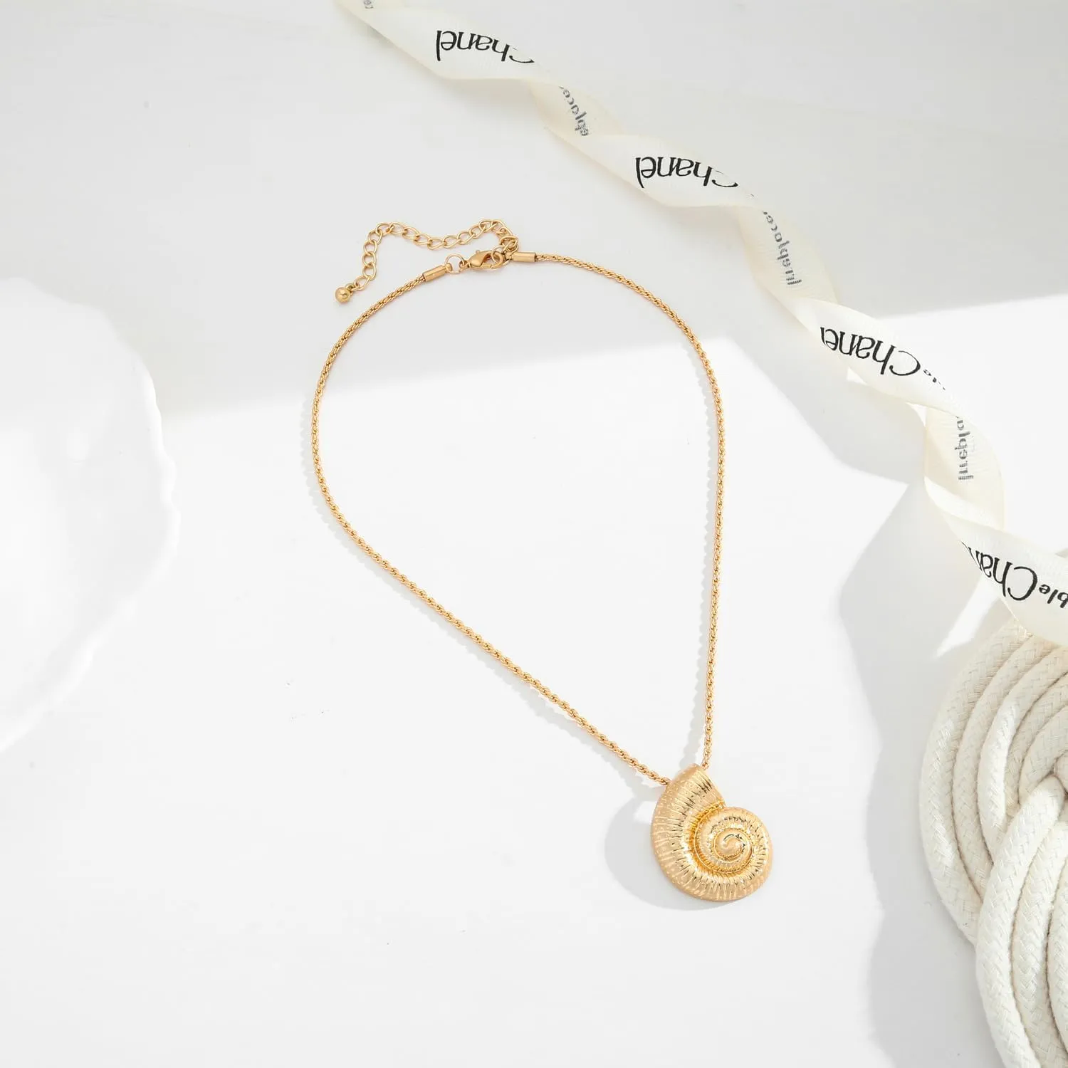 Gold Seashell Necklace For Women With Beach Sand And Bead Starfish Choker Necklace Ocean Chains Necklace Fashion Summer Necklace Jewelry