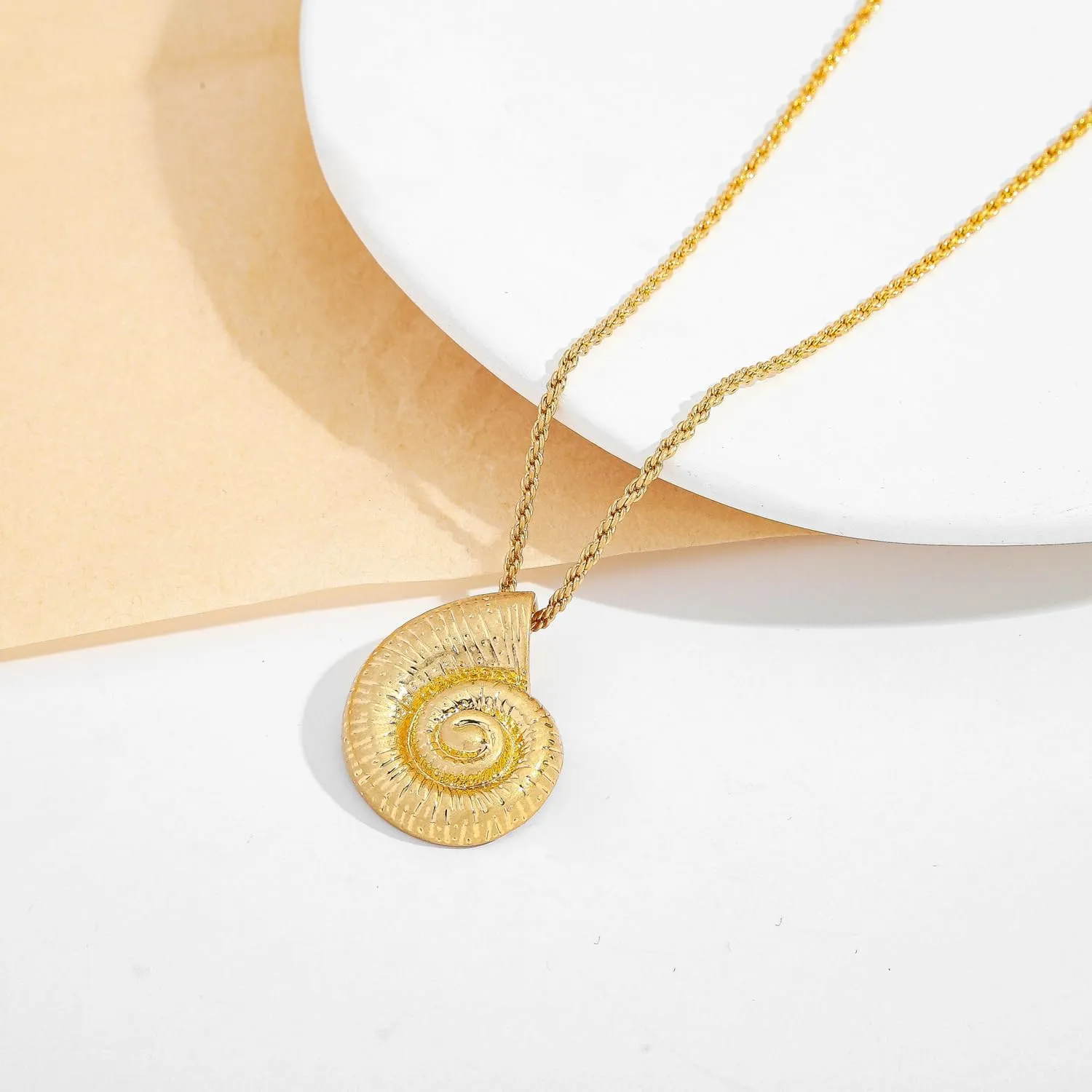 Gold Seashell Necklace For Women With Beach Sand And Bead Starfish Choker Necklace Ocean Chains Necklace Fashion Summer Necklace Jewelry