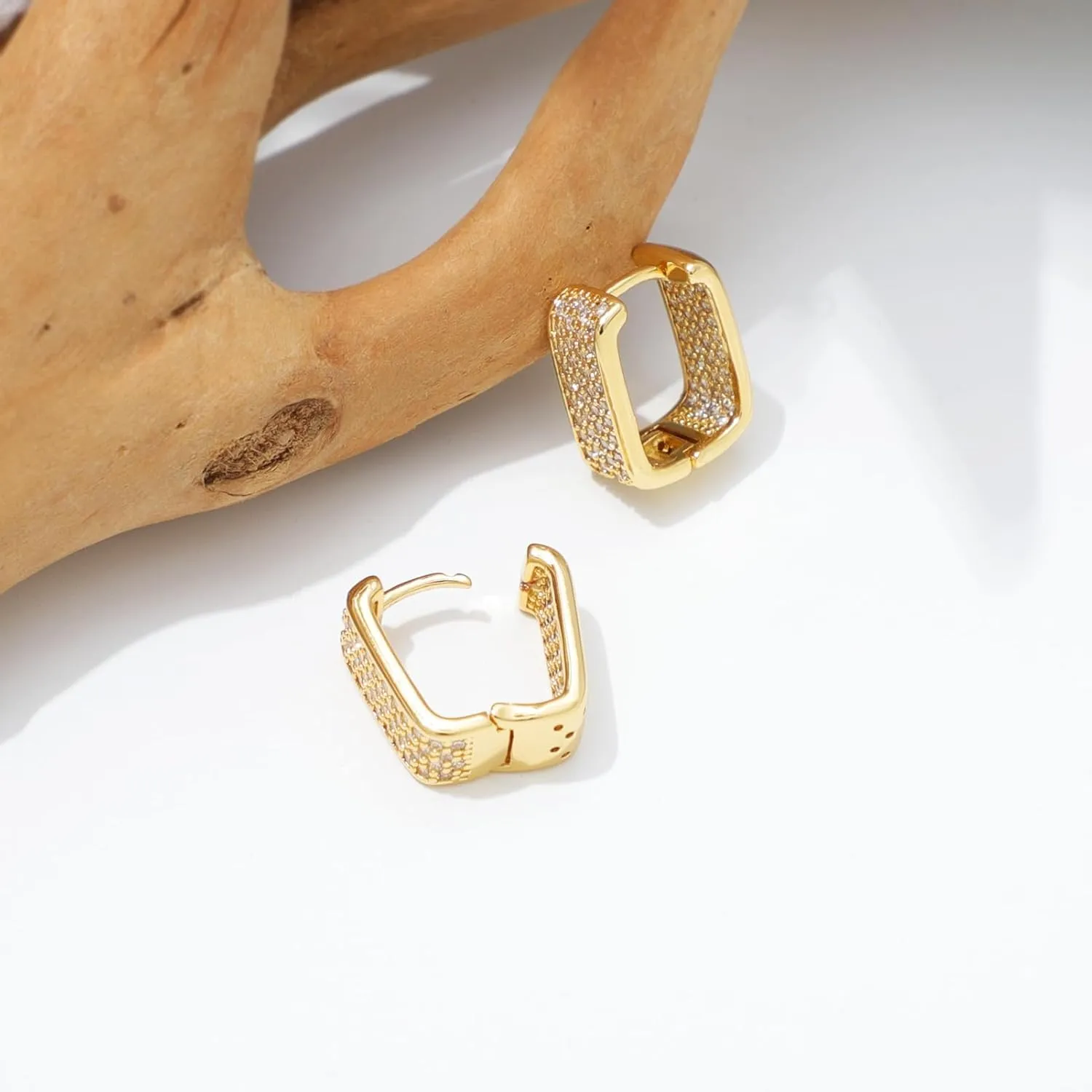 KOMI 18K Gold-plated Zircon Earrings are the Best Gift for Daughters Mothers and Wives