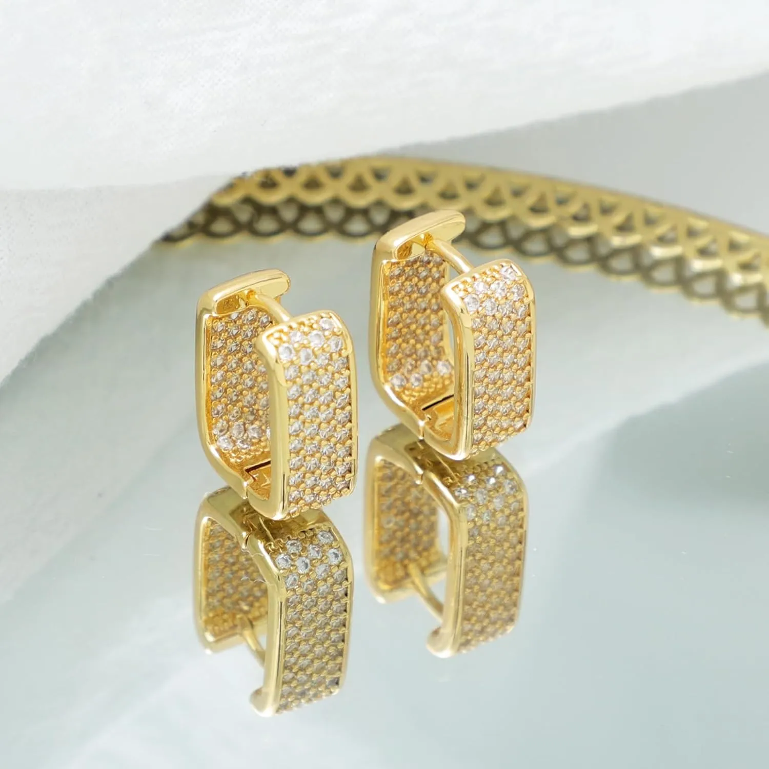 KOMI 18K Gold-plated Zircon Earrings are the Best Gift for Daughters Mothers and Wives